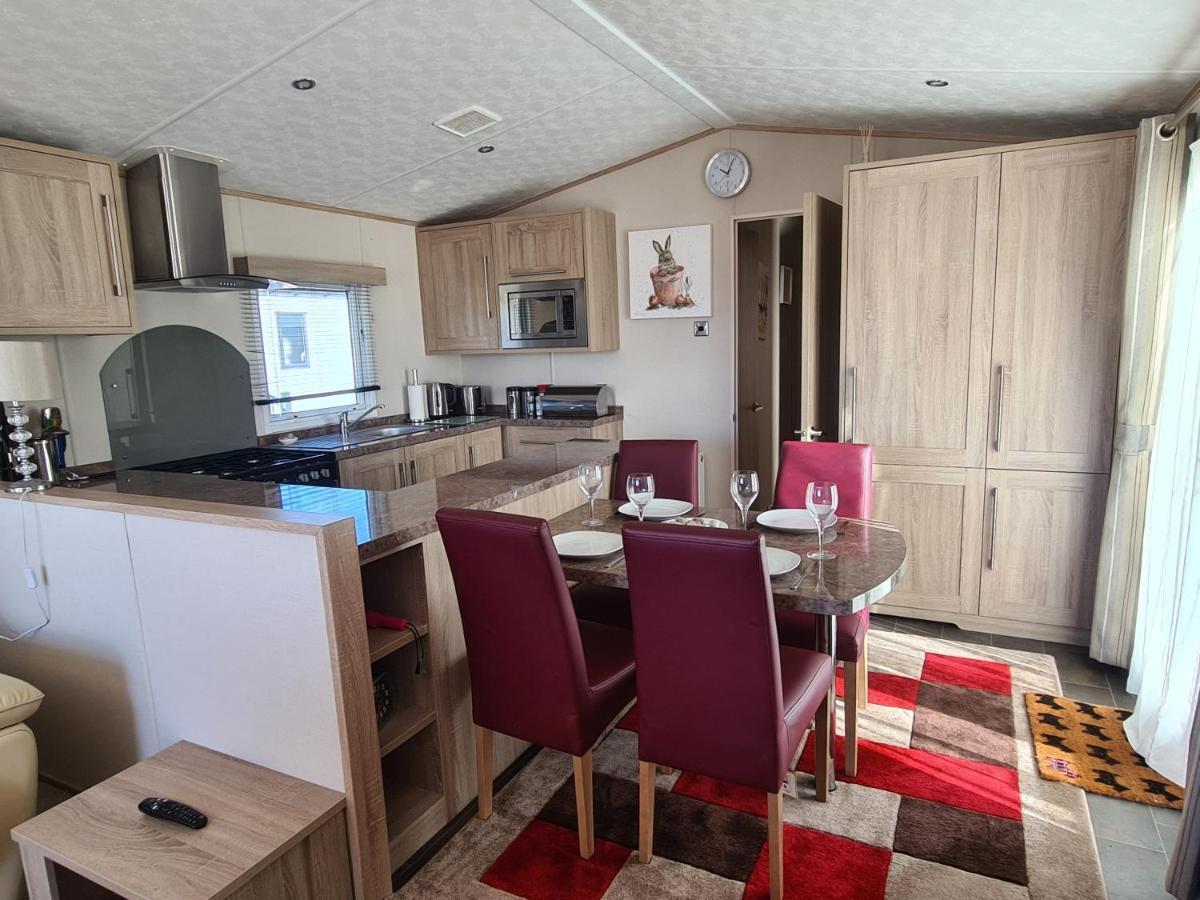 Helmsley Luxury Lodge Lossiemouth Extérieur photo