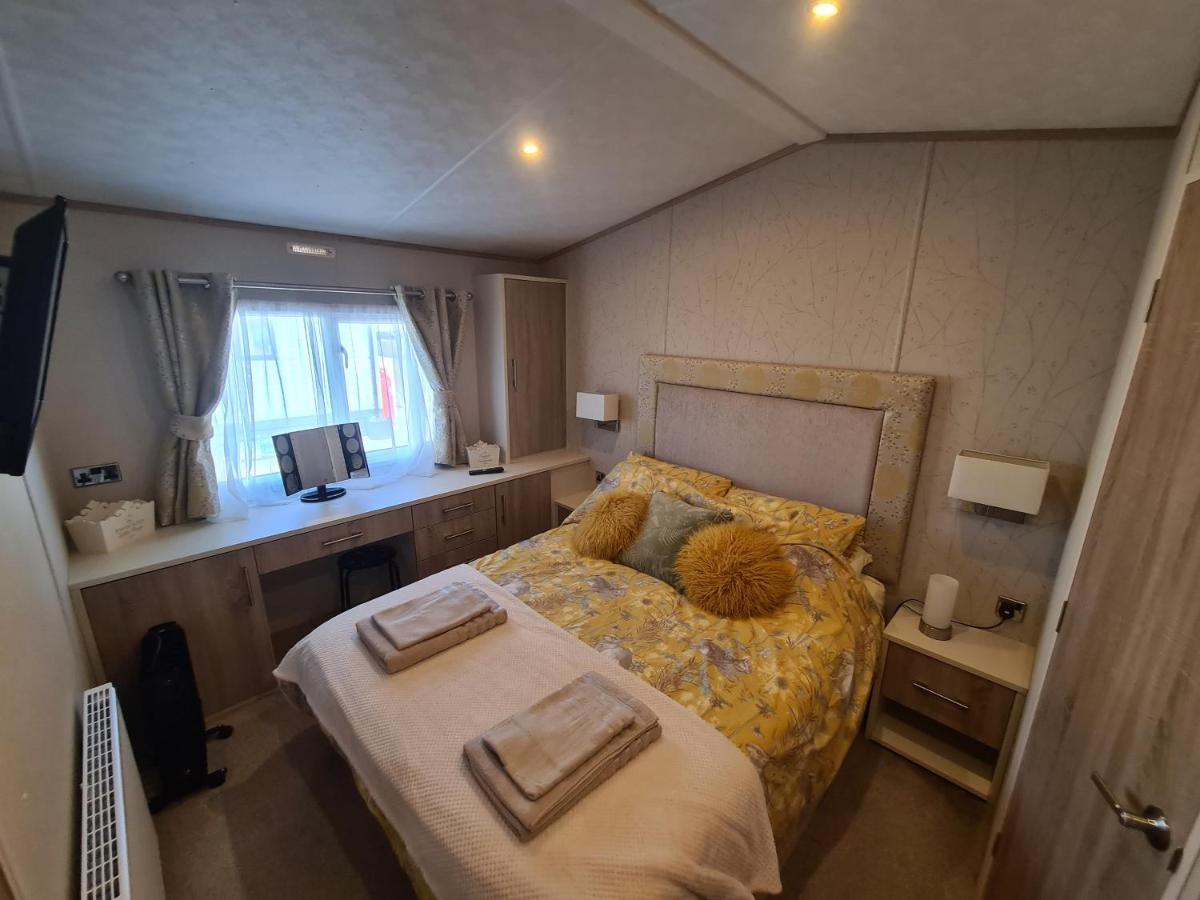 Helmsley Luxury Lodge Lossiemouth Extérieur photo