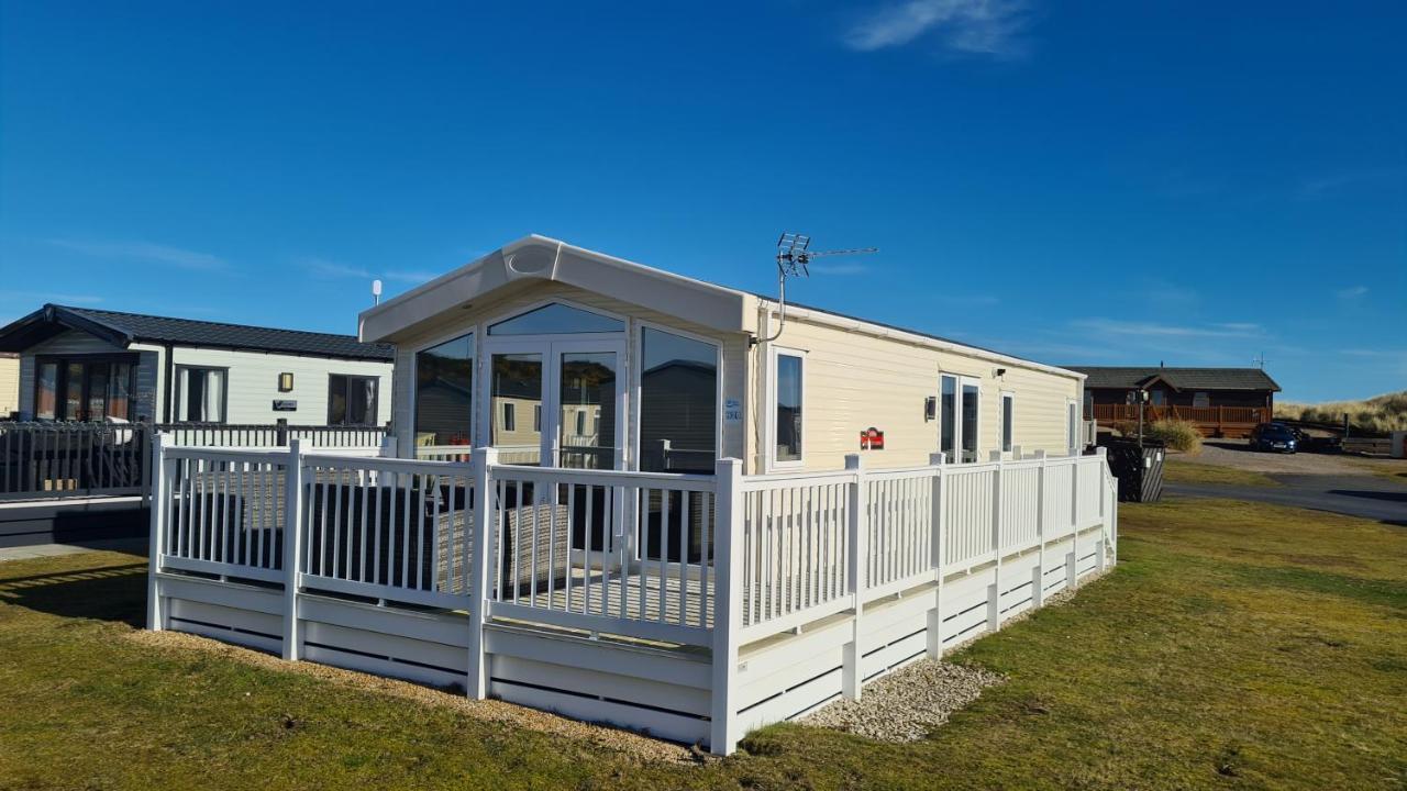 Helmsley Luxury Lodge Lossiemouth Extérieur photo